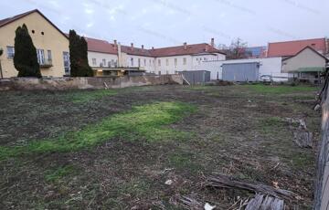 Eladó telek/földterület