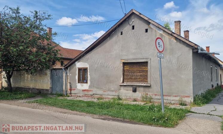 Felújítandó családi ház a Tesco-val szemben                                 
