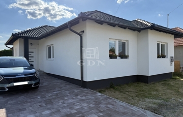 Eladó családi ház