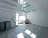 Újszerű, nívós családi házban a központban