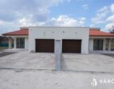 Eladó családi ház Tinnye 124 900 000 Ft