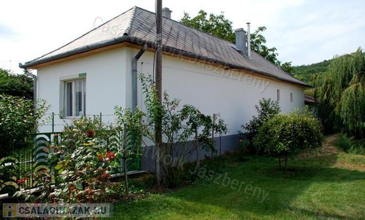 Szentdomonkoson eladó egy 76 nm-es, tégla építésű családi ház!                                 