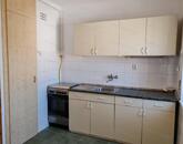 Szolnokon belvárosi felújított garzon, szigetelt házban eladó!