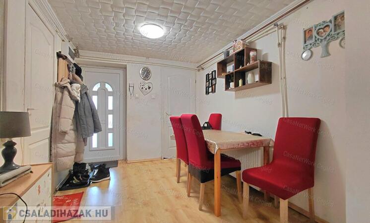 Eladó családi házat Cegléd Újvároson!                                 