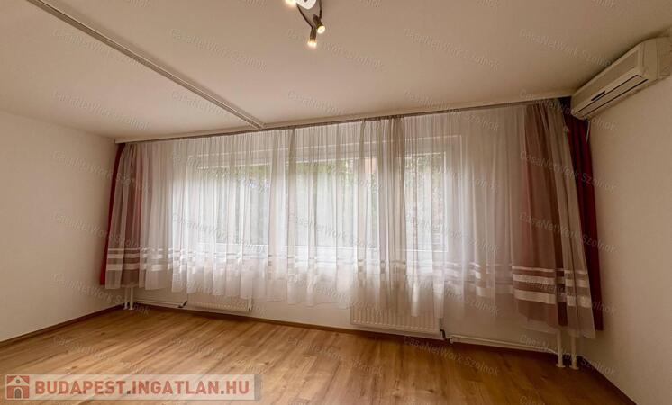 Kiadó Szolnok Belvárosában az Ady E. úton egy 1,5 szobás 2.em-i lakás.                                 