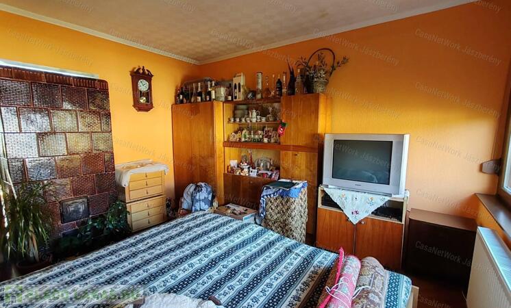 Minden igényt kielégítő, napfényes lakás eladó Jászberényben                                 