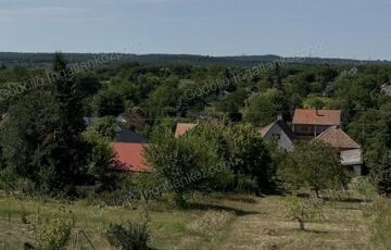 Eladó telek/földterület