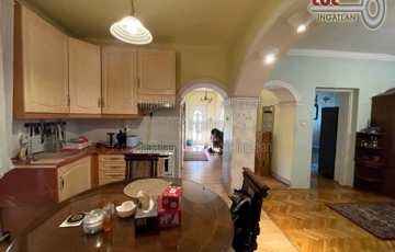 Eladó családi ház