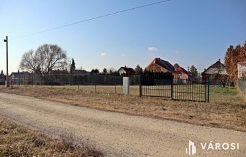 Eladó telek/földterület