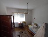 ELADÓ CSALÁDI HÁZ KÖRNYÉN – 1079 m²-ES TELEKKEL, ZSÁKUTCÁBAN!