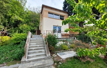 Eladó családi ház