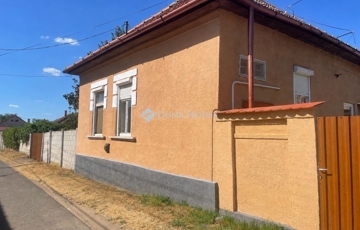 Eladó családi ház