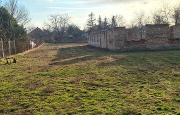 Eladó telek/földterület