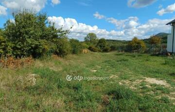 Eladó telek/földterület