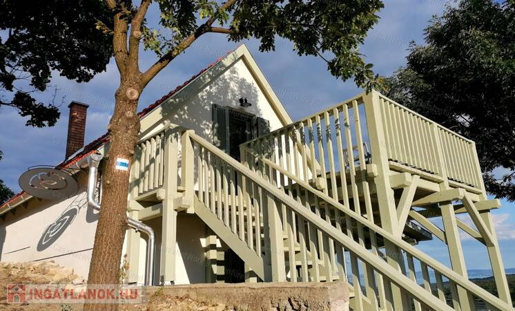 2 ha öko-birtok a Balaton-felvidéki  Nemzeti Park tetején