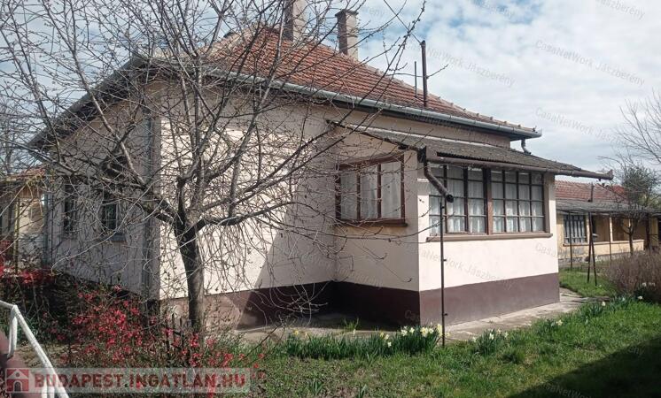 Tiszasülyön eladó egy 75 nm-es 2 szobás családi ház!                                 