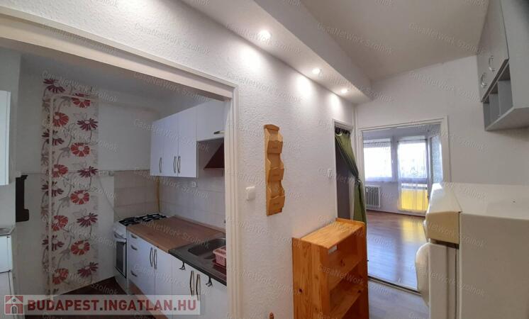 Szolnokon a Tófenék úton szuper kis garzon eladó!                                 