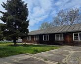 Egyedi kivitelezésű, tágas családi ház eladó Cegléden nagy telekkel!