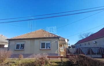 Eladó családi ház