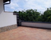 Kiadó családi ház Üröm 600 000 Ft