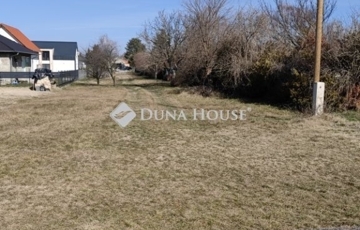 Eladó telek/földterület