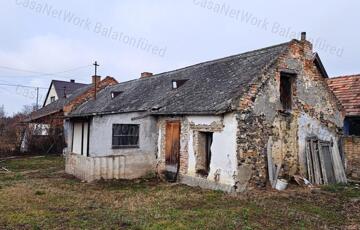 Eladó telek/földterület
