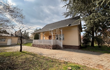 Eladó családi ház