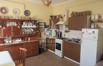 Eladó családi ház