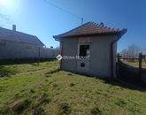 Eladó családi ház Újszász 20 000 000 Ft