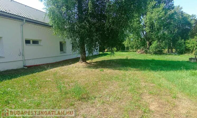 Kömlőd község határában közösségi szállás eladó                                 