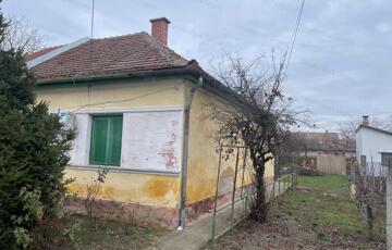 Eladó családi ház