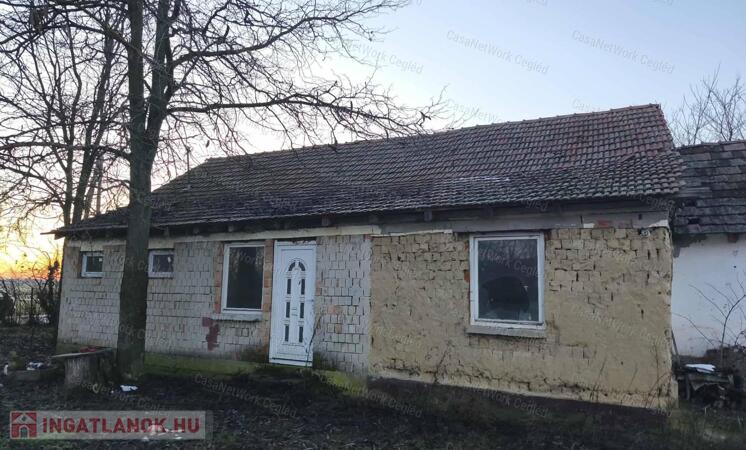 Eladó Tanya Tápiószele felújításra szoruló
