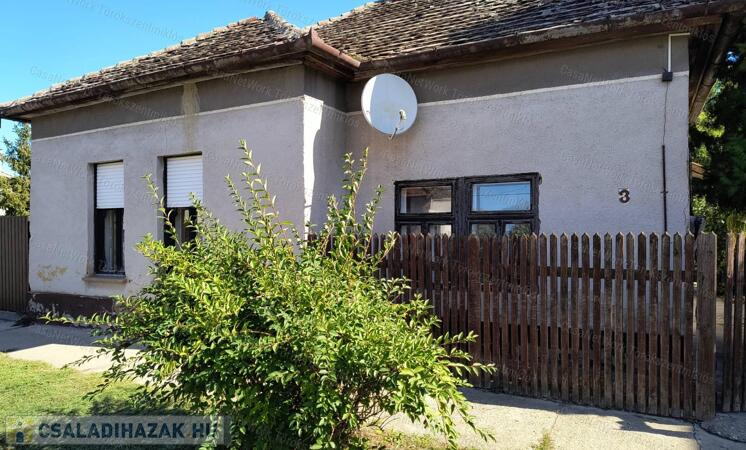 Eladó családi ház Törökszentmiklóson a városközpontban!                                 