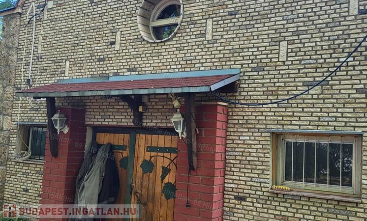 ELADÓ Vértesszőlősön közművesített lakhatásra is alkalmas présház!                                 