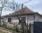 Szolnok Korház mögötti részen Eladó családi ház