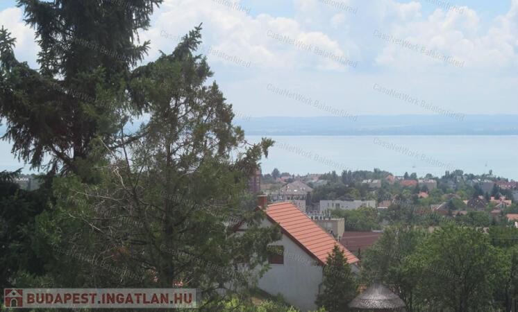 Panorámás, beleszeretős nyaraló Balatonfüreden                                 