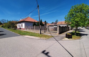 Eladó családi ház