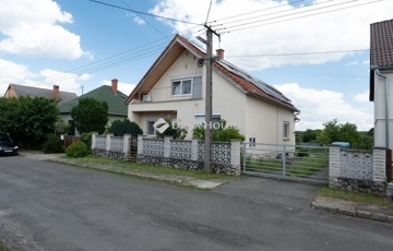 Eladó családi ház