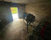 Eladó műhely/tároló Balatonfűzfőn.