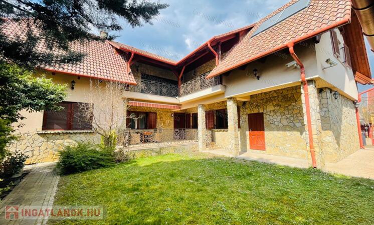 Mediterrán Luxus és High-Tech Kényelem Komárom szívében!