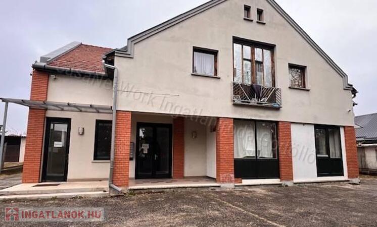 Irodának/raktárnak/vállalkozásnak
