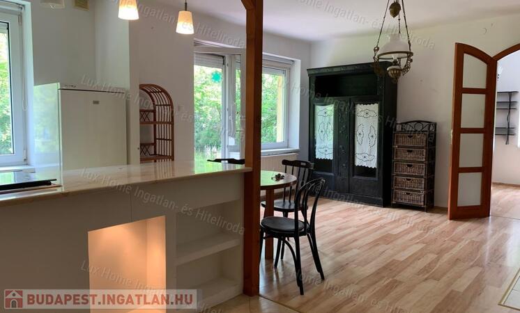 Kertkapcsolatos lakás Úny                                 