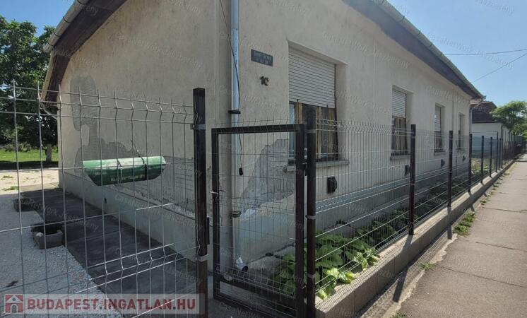 Eladó családi ház Alattyán központjában                                 