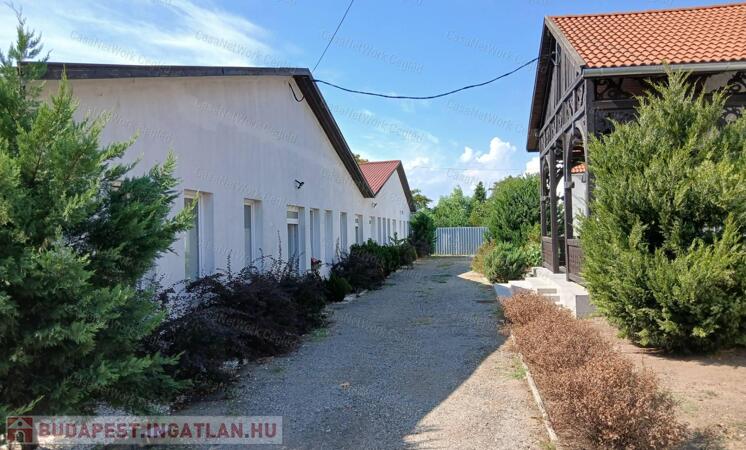 ELADÓ 11 SORHÁZI LAKÁS TÁPIÓSZELÉN!                                 