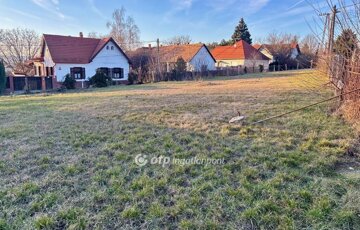 Eladó telek/földterület