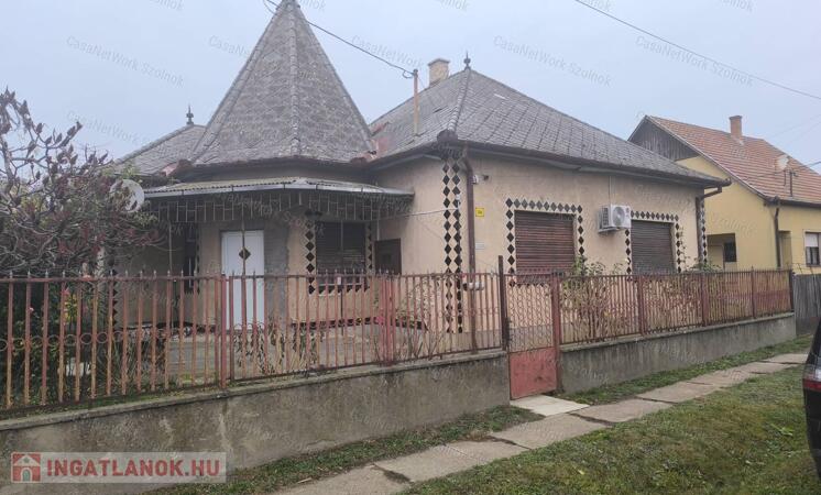 Tiszaföldvári 98m2-es családi ház eladó!