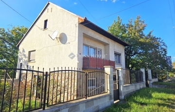 Eladó családi ház