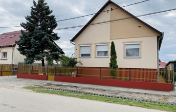 Eladó családi ház