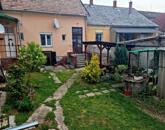 ELADÓ BÚTOROZOTT TÉGLALAKÁS DEVECSER KÖZPONTJÁBAN