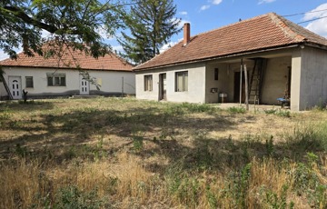 Eladó családi ház